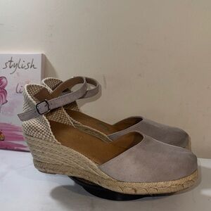Paseart Women's Light Gray Suede Ankle-Strap Wedge Espadrilles - Size 9
